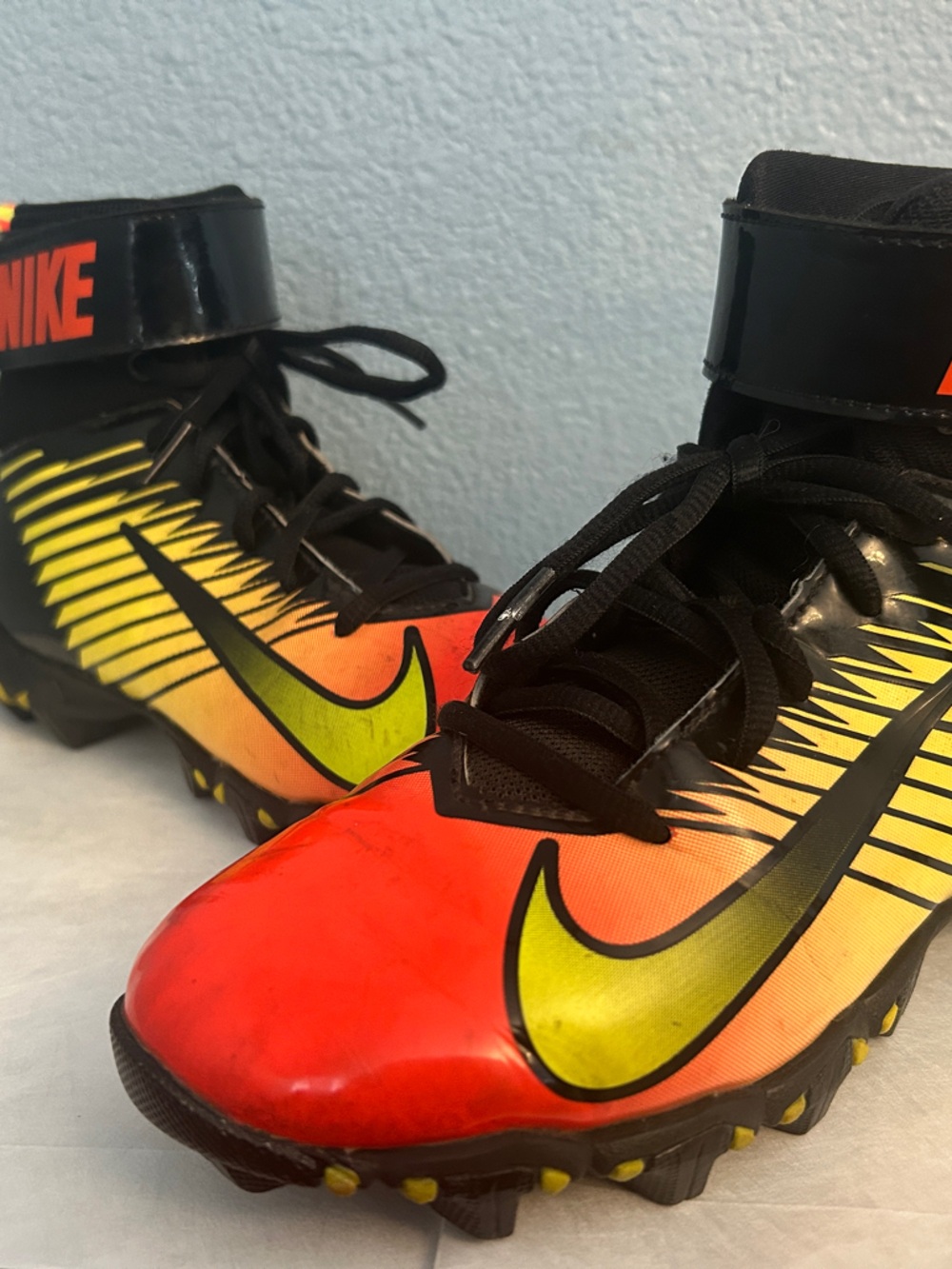 Nike Strike Force Youth 3Y High Top Football Cleats
